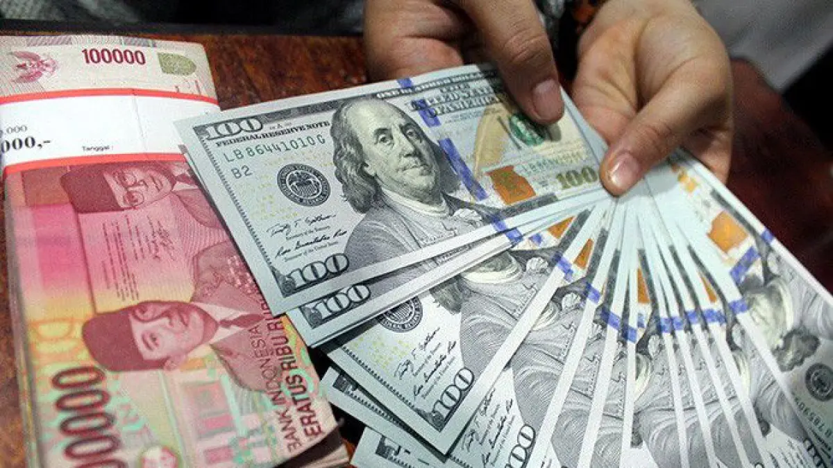 ilustrasi Rupiah dan Dolar AS. Rupiah saat ini anjlok hingga Rp 15 ribu per USD.(jawa Pos)