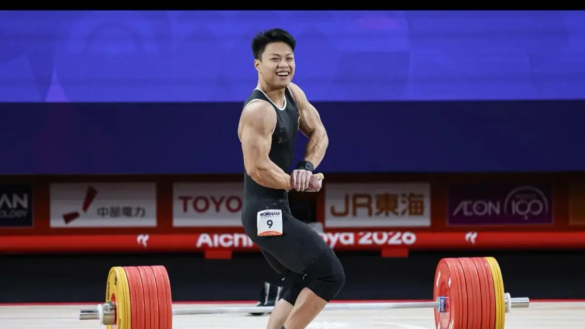 Rahmat Erwin Abdullah pecahkan dua rekor dunia sekaligus meraih emas Asian Games 2026 kelas 75 kg putra di Jepang. (Dok. NOC Indonesia)