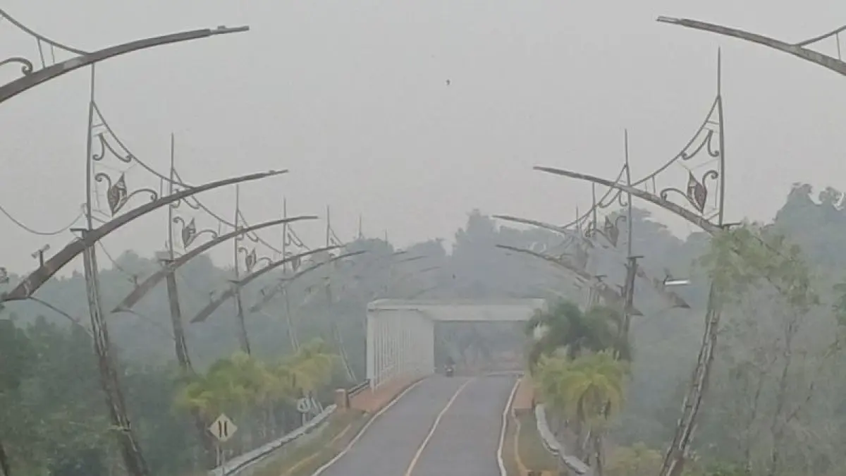 Kabut asap menyelimuti Kota Tanjungpinang, Kepri, Senin (28/9/2026). ANTARA/Ogen