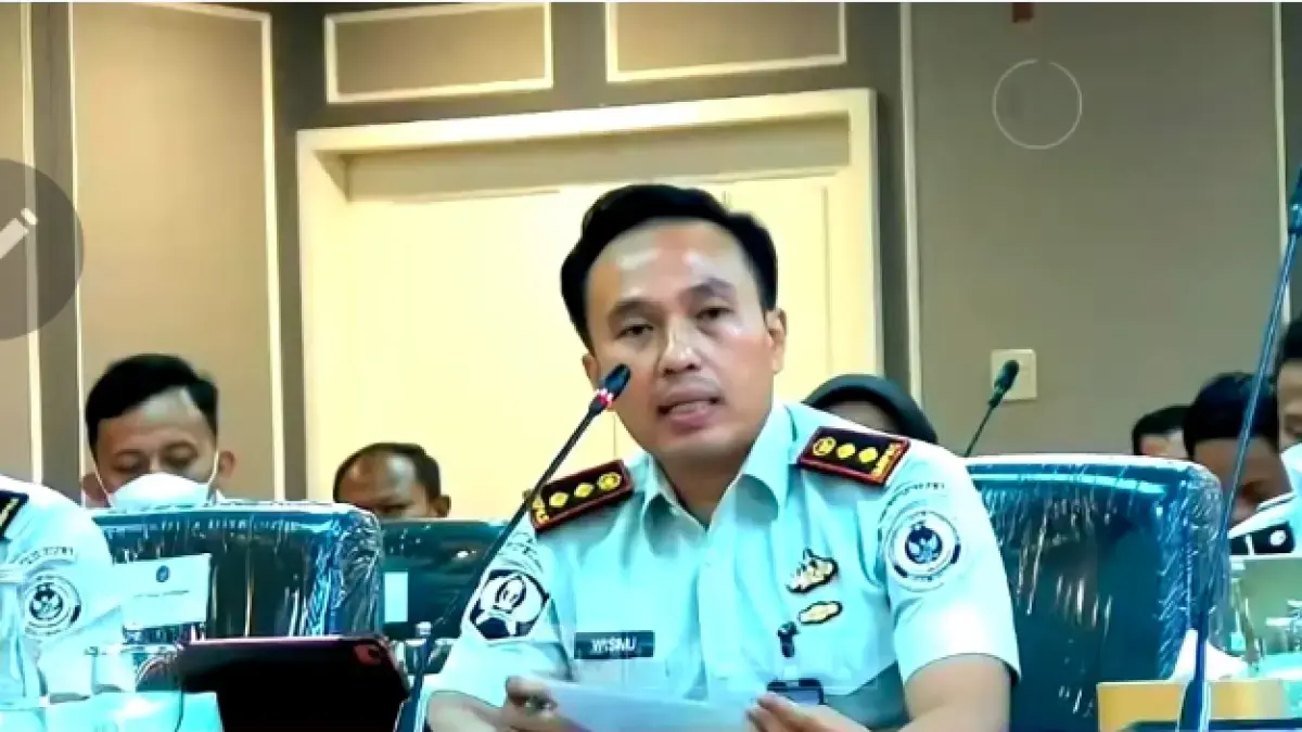 Mantan Kepala Lapas Kelas IIA Cibinong, Wisnu Hani Putranto, melakukan rapat bersama Komisi XIII DPR RI membahas temuan Ombudsman RI di Gedung DPR, Senayan, Jakarta, Senin (28/9).