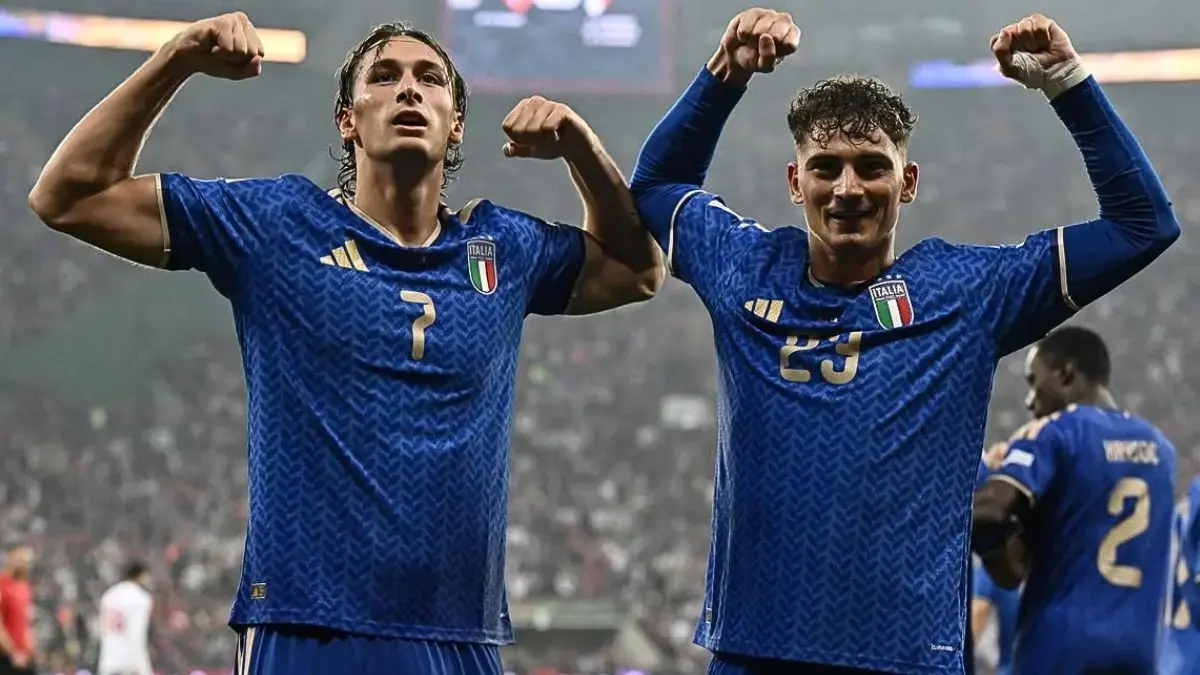 Duo bersaudara Pio dan Sebastiano Esposito jadi starter Timnas Italia. (@espositosebastiano/Instagram)