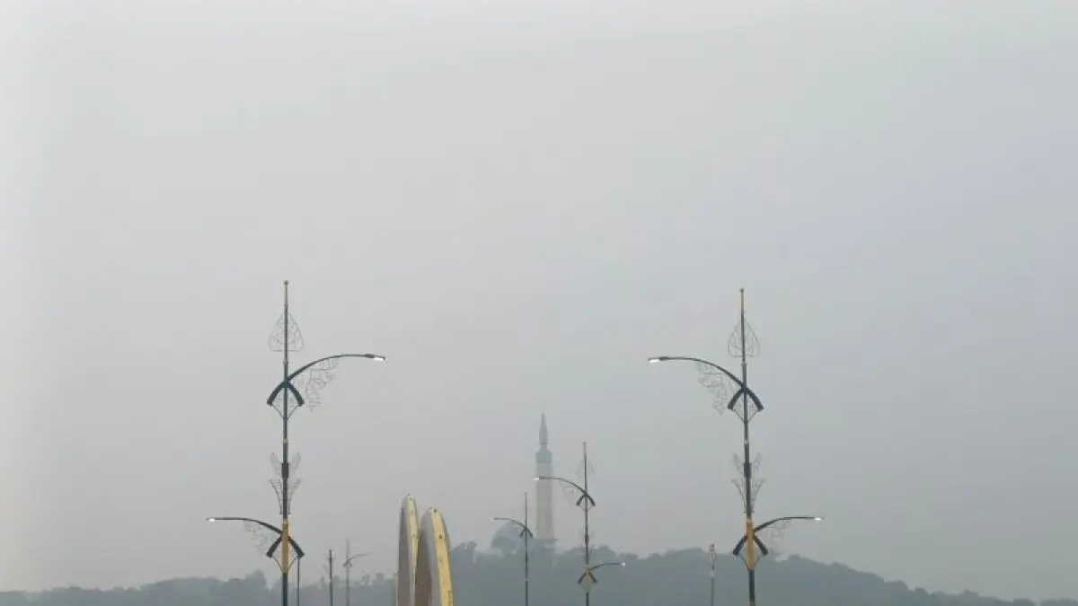 Kabut asap terpantau menyelimuti kawasan Pulau Dompak, Kota Tanjungpinang, Kepri, Selasa (29/9/2026). ANTARA/Ogen