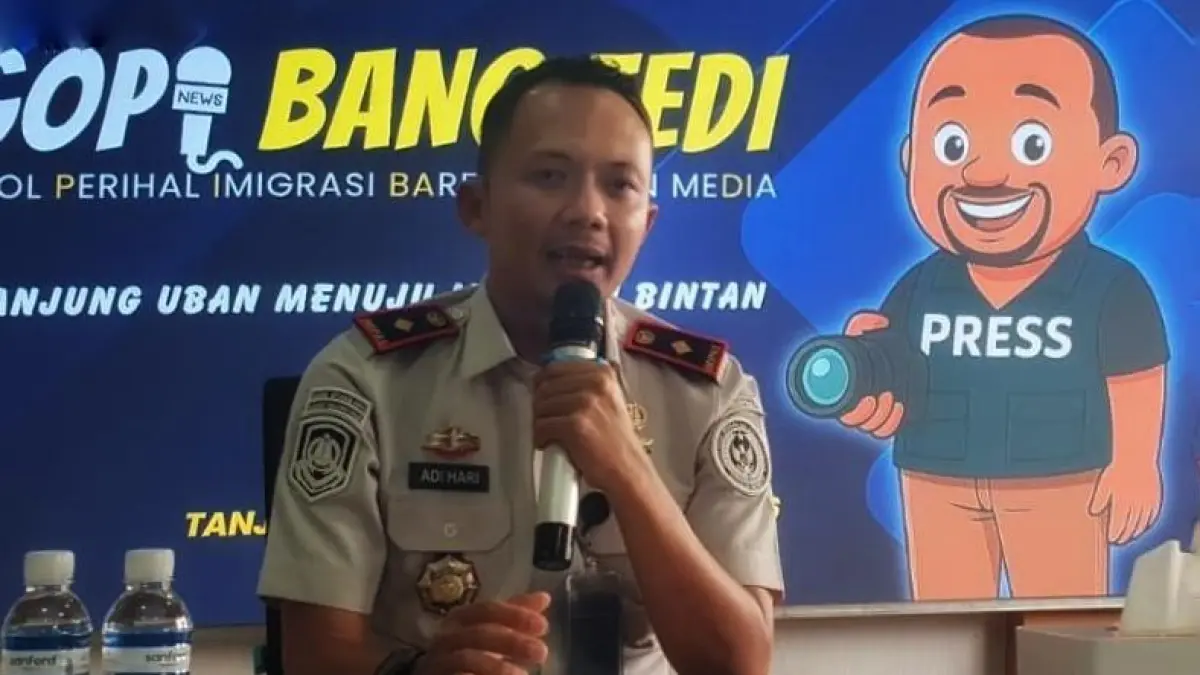 Kepala Kantor Imigrasi Kelas II TPI Tanjung Uban, Adi Hari Pianto. F.Slamet Nofasusanto/Batam Pos.