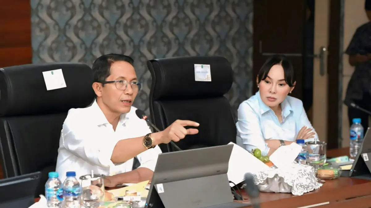 Kepala BP Batam, Amsakar Achmad (kiri) bersama Wakil Kepala BP Batam Li Claudia Chandra