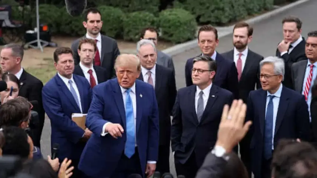 Donald Trump umumkan kesepakatan pengawasan AI bersama CEO teknologi (The Guardian)