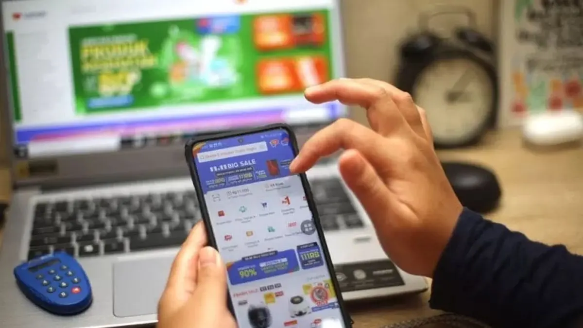 Ilustrasi bertransaksi melalui marketplace. (Jawa Pos)