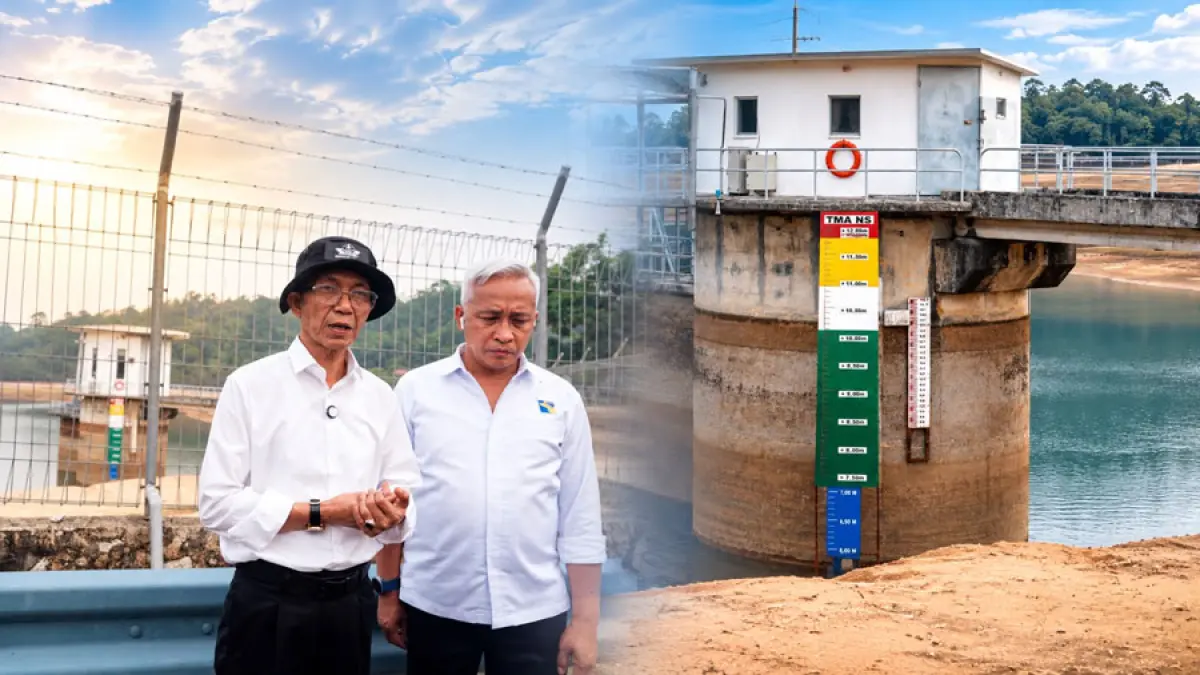 Kepala BP Batam Amsakar Achmad (bertopi) bersama Anggota/Deputi Bidang Pengusahaan Denny Tondano