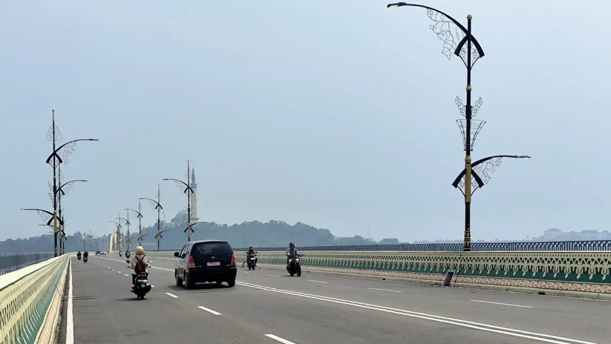 Kabut asap menyelimuti langit Kota Tanjungpinang, Rabu (7/10). F. Mohamad Ismail/Batam Pos