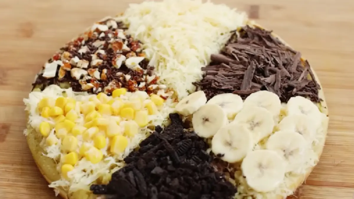 Resep Martabak Manis yang Wangi dan Lembut./Tangkap Layar YouTube Devina Hermawan
