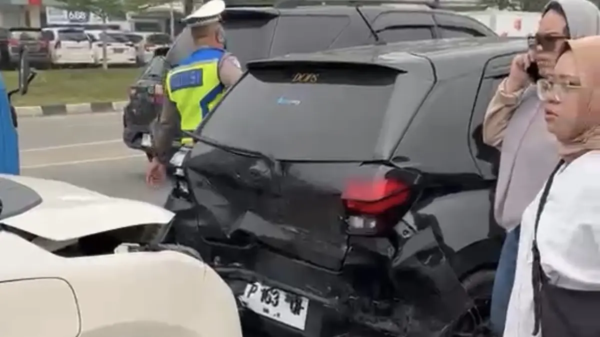 Mobil yang terlibat kecelakaan beruntun di Simpang Gelael. F.Istimewa