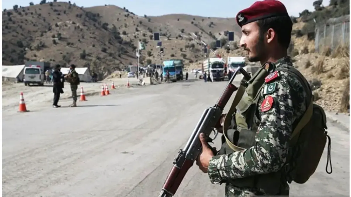 Militer Pakistan berjaga di gerbang perbatasan dengan Afghanistan. (ANTARA/Anadolu)