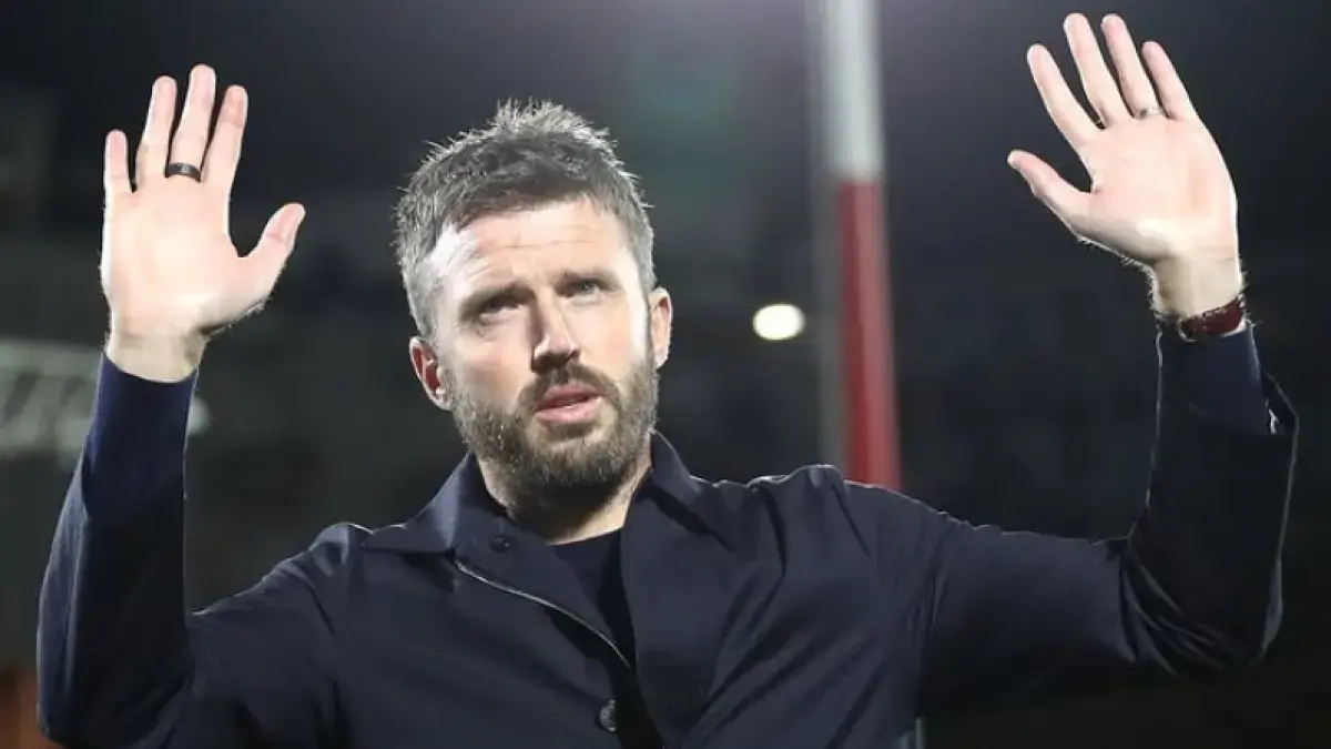 Gary Neville Terkejut Michael Carrick Belum Dipecat MU
