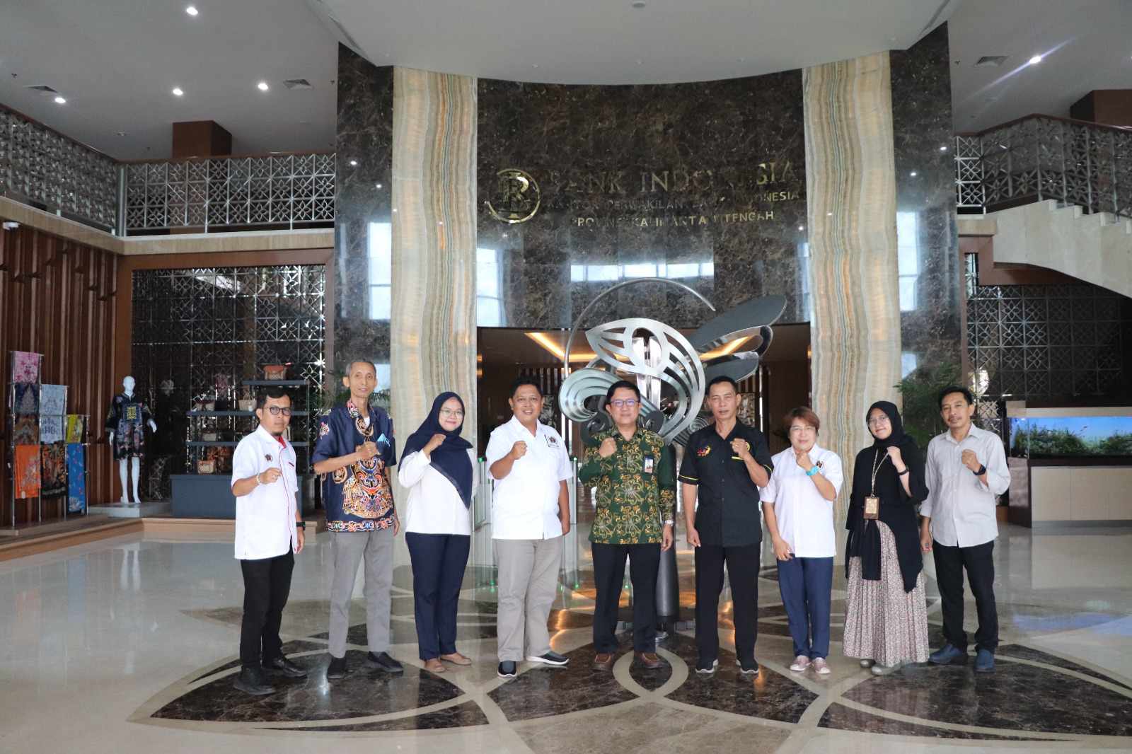 MITRA: Kepala Perwakilan Bank Indonesia Provinsi Kalteng Taufik Saleh bersama pengurus PWI Kalteng dalam sebuah pertemuan, belum lama ini. (istimewa)