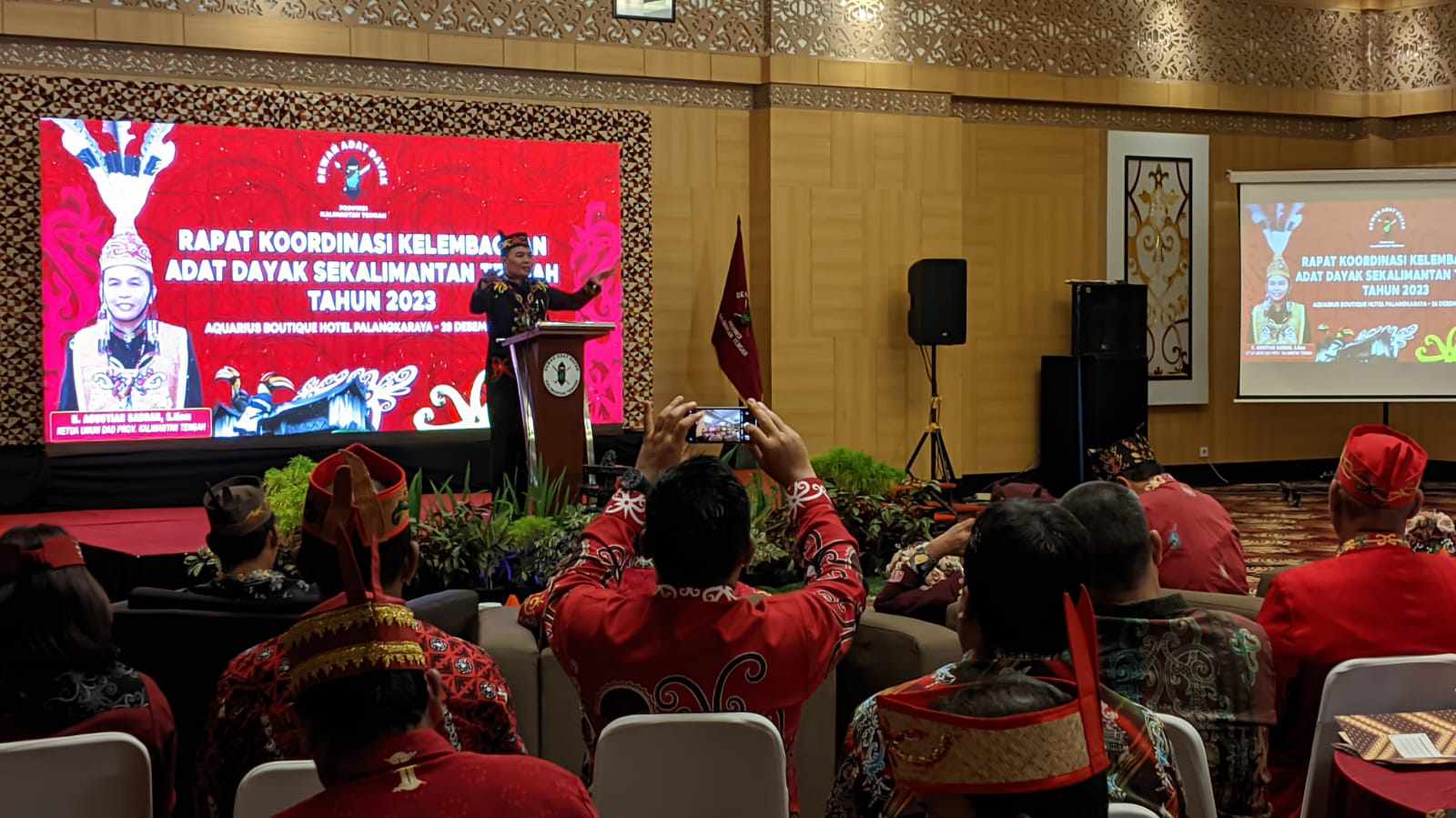 JAGA KERUKUNAN: Anggota DPR RI yang juga Ketua DAD Kalteng Agustiar Sabran dalam kegiatan DAD Kalteng, beberapa waktu lalu. (DOK.DODI/RADAR SAMPIT)  &nbsp;