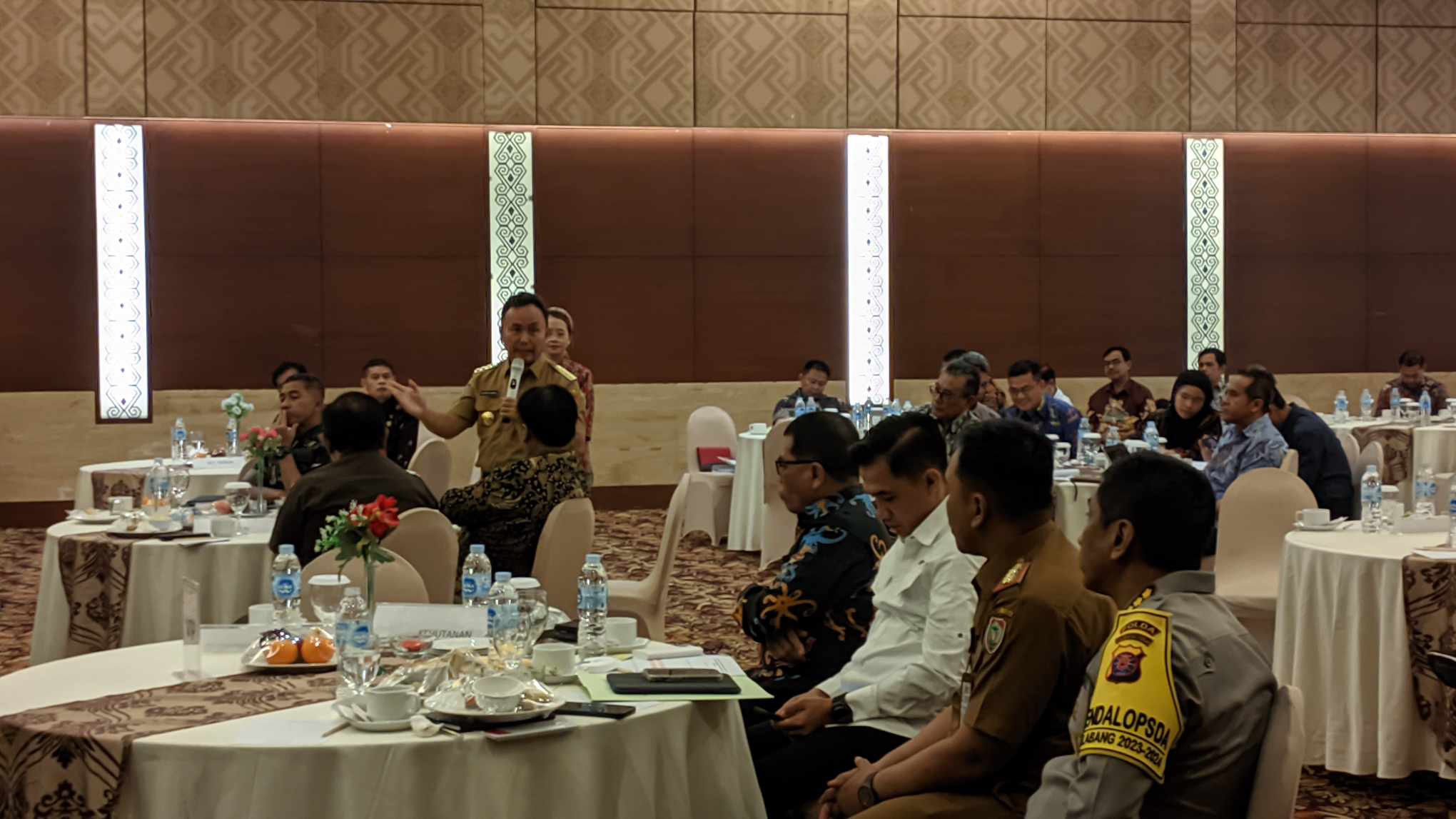 PAPARAN: Gubernur Kalteng Sugianto Sabran&nbsp;saat mengawali &nbsp;diskusi dengan tema Prospek Perkebunan Kelapa Sawit Pasca Undang-Undang Cipta Kerja (UUCK), yang digelar pemerintah dan GAPKI, Senin (5/2/2024