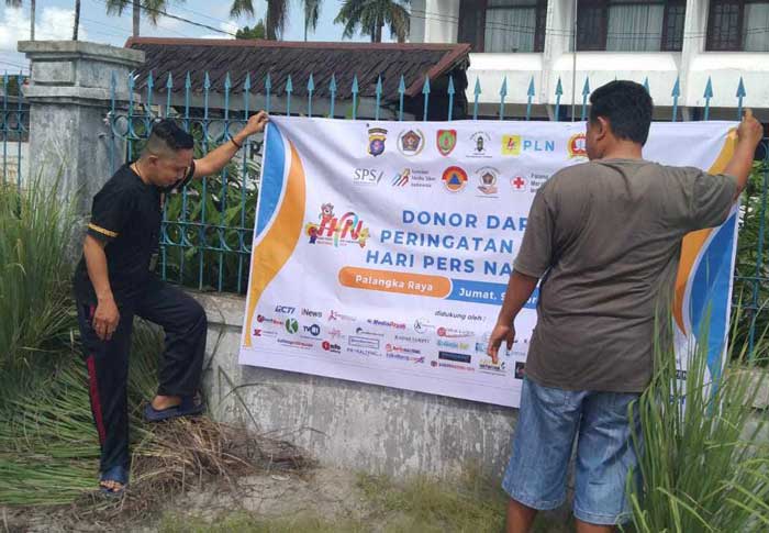 DONOR DARAH: PWI Kalteng menggelar donor darah yang dilaksanakan di Kantor PWI Kalteng, Jumat (9/2).