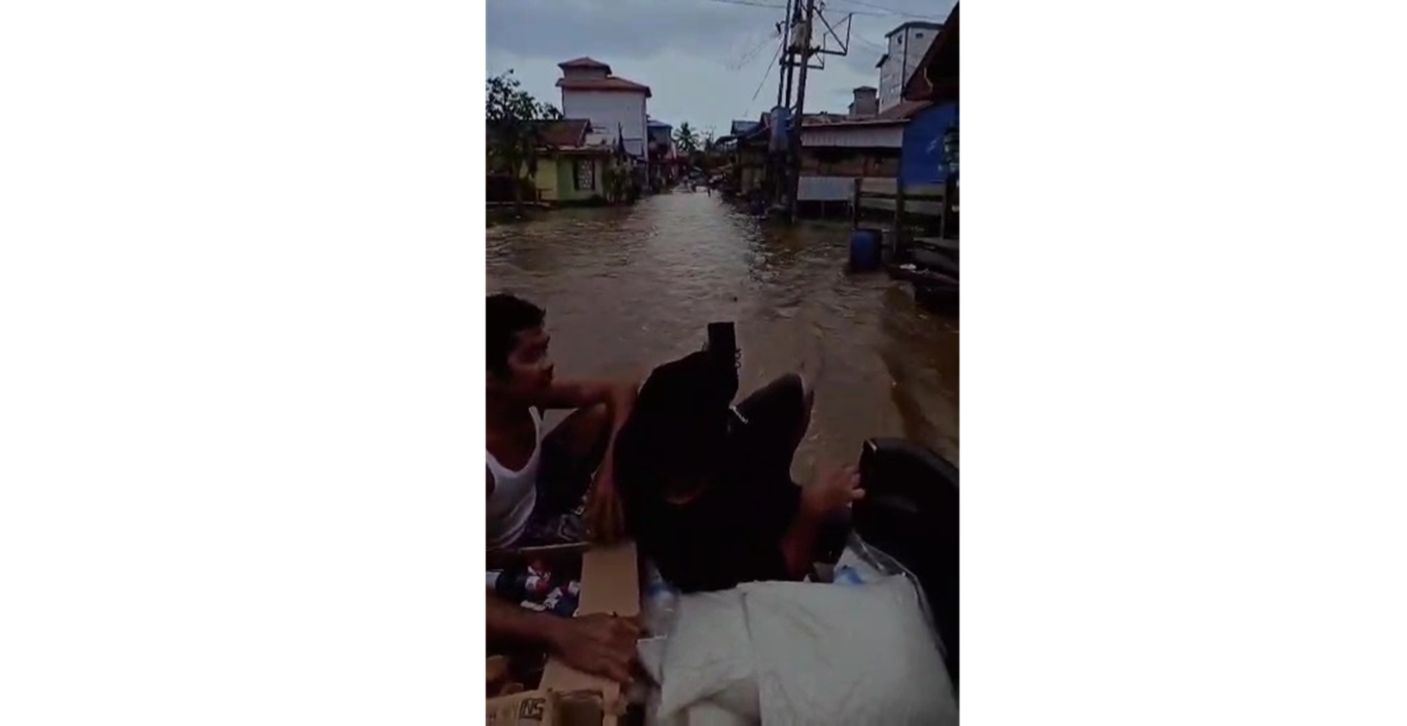 BANJIR : Desa Ayawan, Kecamatan Seruyan Tengah, Kabupaten Seruyan saat tergenang banjir akibat luapan air sungai. (istimewa)