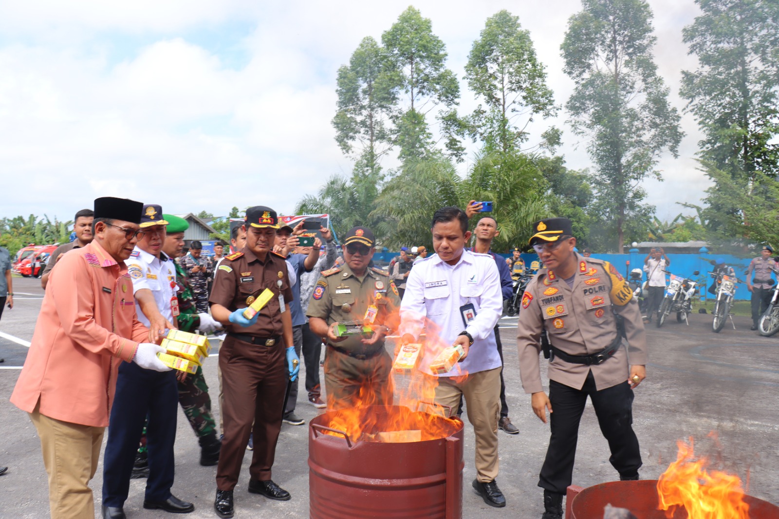 Kapolres Kotawaringin Barat Yusfandi Usman saat pemusnahan barang bukti hasil kegiatan rutin yang ditingkatkan (KRYD) dan operasi pasar selama bulan Ramadan 1445 H/2024 M, Rabu (3/4/2024)
