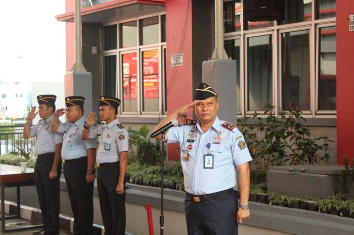 BERI REMISI: Kementerian Hukum dan Hak Asasi Manusia memberikan remisi khusus Idulfitri pada ribuan napi di Kalteng.