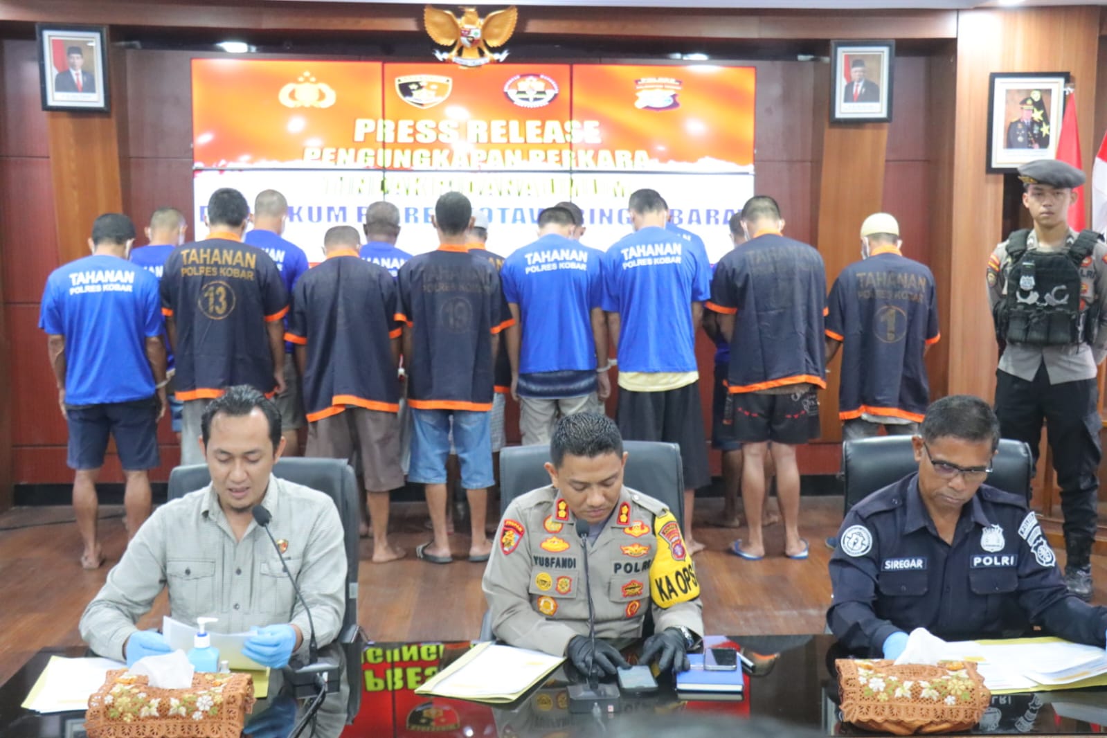 Polres Kotawaringin Barat (Kobar) mengamankan 18 orang yang terlibat dalam aksi pemanenan ilegal (penjarahan) tandan buah segar (TBS) kelapa sawit dari empat perusahaan di dua Kecamatan. (ist)