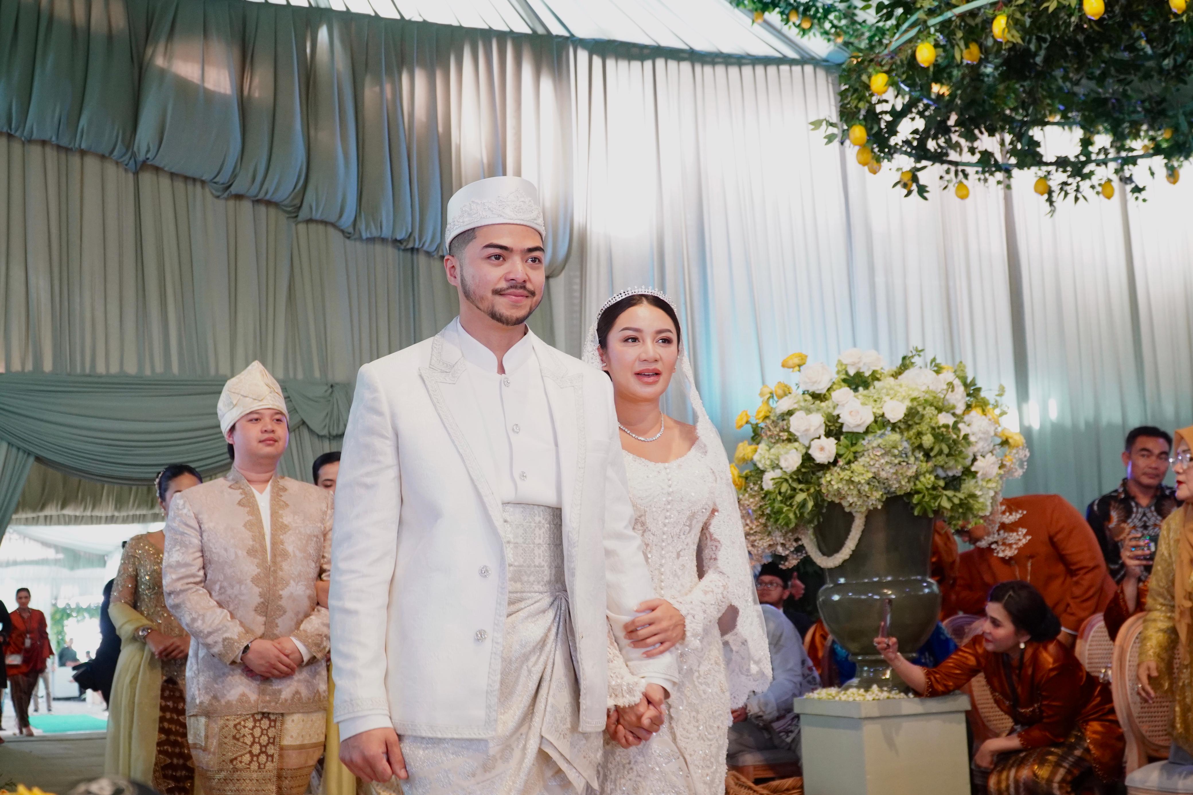 anak konglomerat asal Kota Pangkalan Bun, Kabupaten Kotawaringin Barat, Kalteng, Monica Putri Rasyid akhirnya menikahi sang pujaan hati Muhammad Khairnadhif Kasyfillah pada Jumat (10/5/2024)