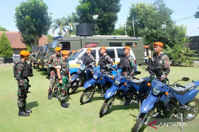 PERSIAPAN PENGAMANAN: Komandan Batalyon Komando 464 Kopasgat Letkol Pas Puthut (tiga dari kiri) dalam apel persiapan pasukan pengamanan WWF, Jumat (3/5/2024).
