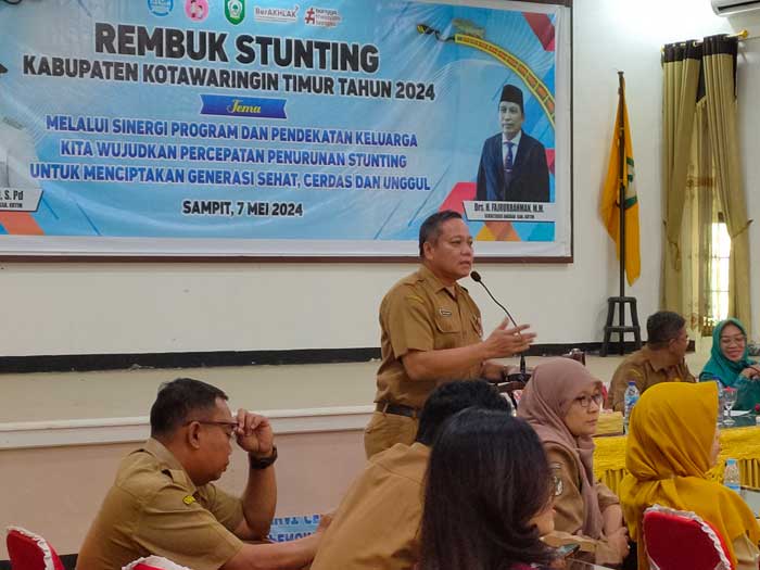 LAPORAN: Kepala Dinas Kesehatan Kotim Umar Kaderi saat menyampaikan laporan pada kegiatan rembuk stunting belum lama tadi.