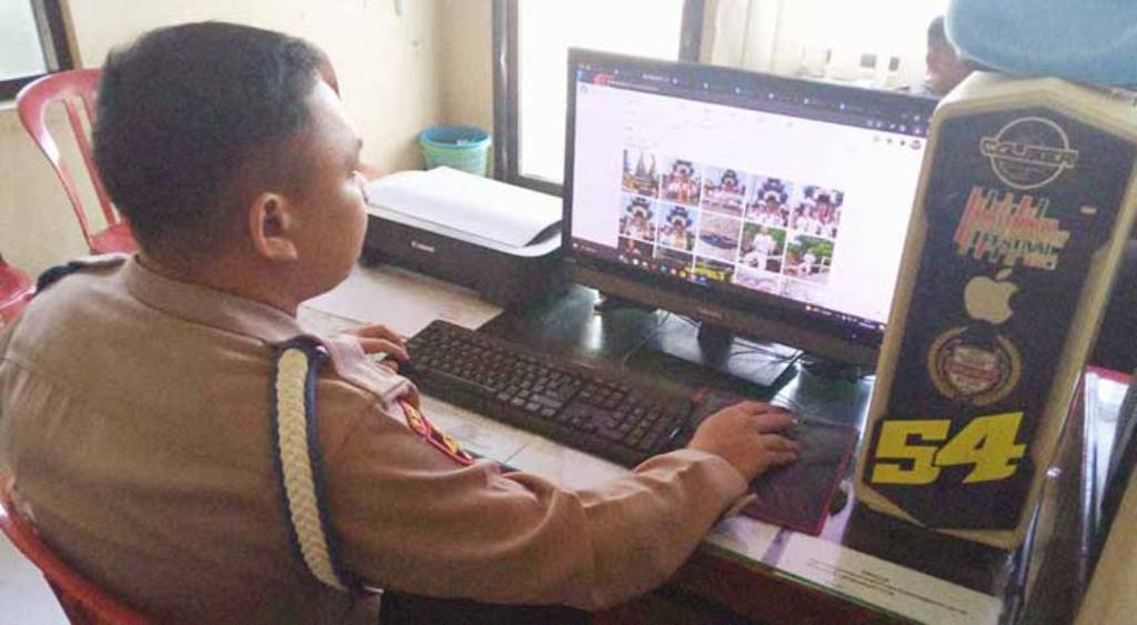 PATROLI CYBER: Unit Sipropam Polresta Palangka Raya melaksanakan antisipasi pelanggaran dan penyalahgunaan medsos personel dengan melakukan patroli cyber. ISTIMEWA/RADAR PALANGKA