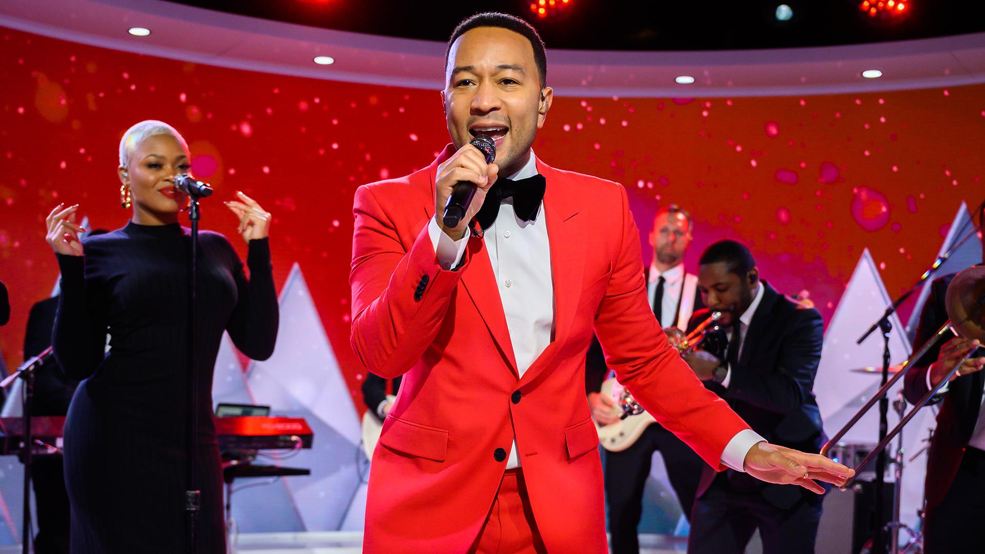 SOLO: Salah satu penampilan John Legend saat konser Indoor.