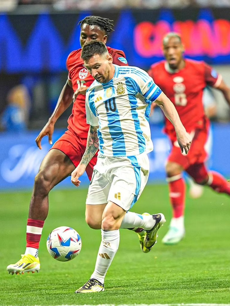 KETAT: Timnas Argentina saat bertemu timnas Kanada, di penyisihan Copa America 2024. Keduanya kembali bertemu di babak semifinal.