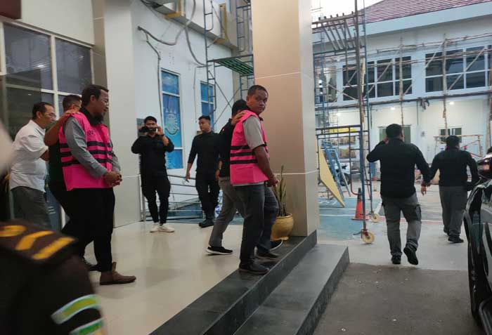 DITAHAN: Kejari Kapuas menahan tersangka tipikor proyek pembangunan RS Pujon.