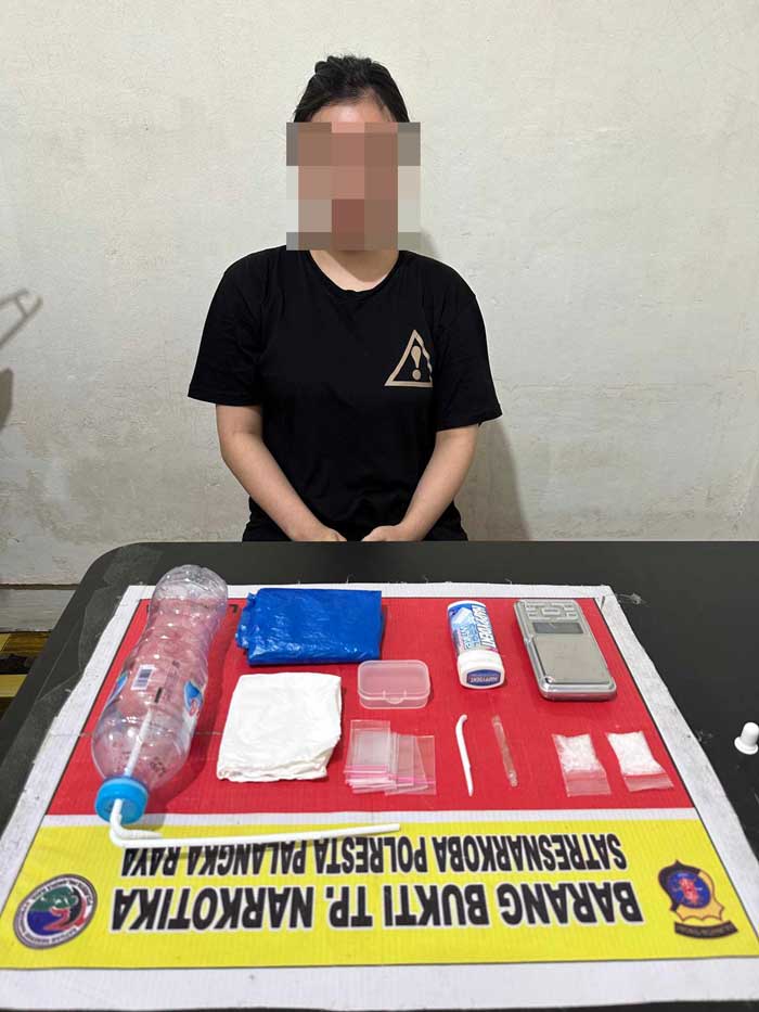 RATU SABU: Iskayani alias Riska (21) bersama barang bukti narkoba diamankan di Mapolresta Palangka Raya. ISTIMEWA/RADAR PALANGKA