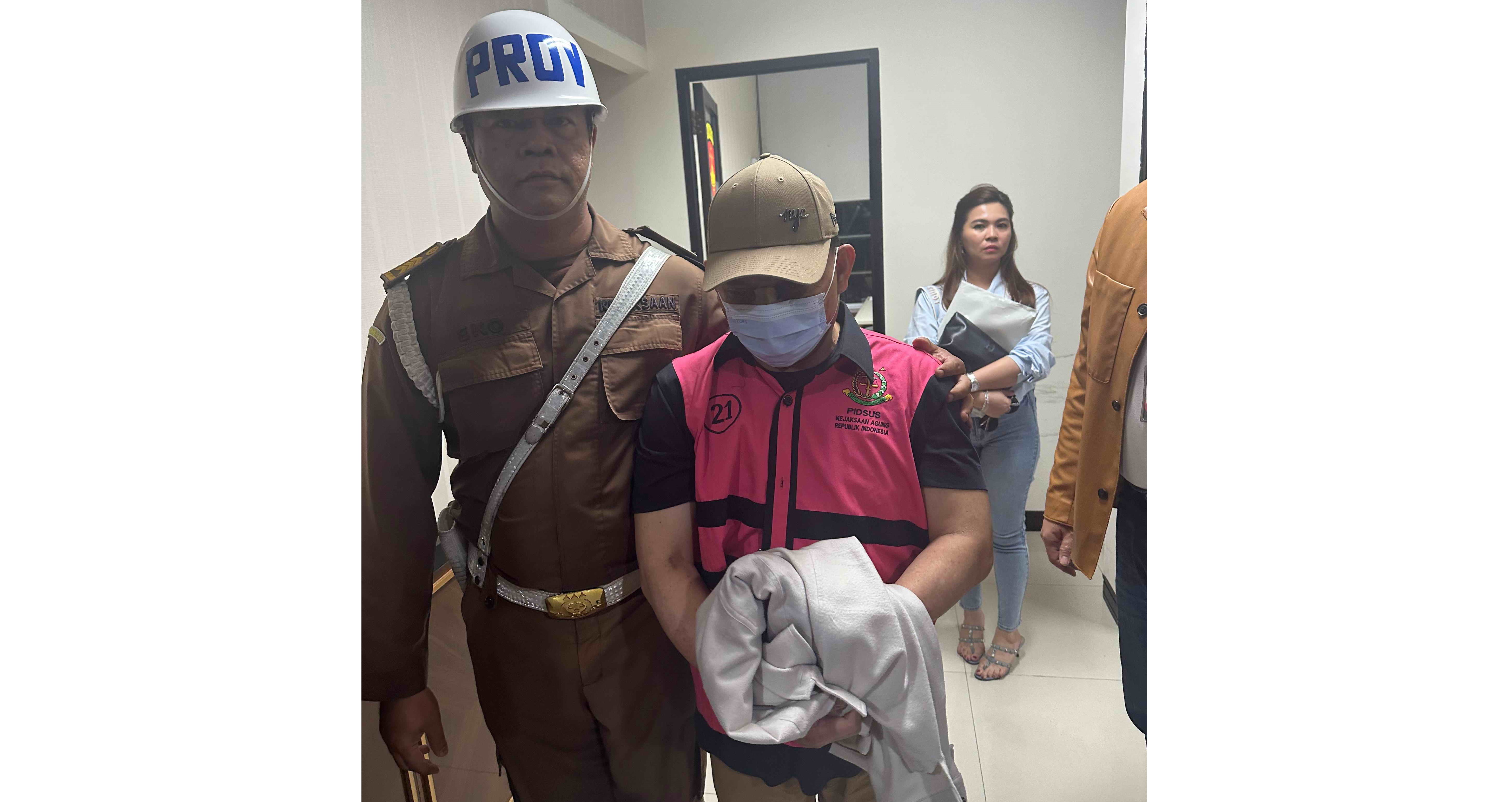 DITAHAN: Mantan Bupati Kobar sekaligus juga Politisi nasdem ini dilakukan penahanan di Rumah Tahanan Negara Salemba Cabang Kejaksaan Agung selama 20 hari ke depan terhitung mulai tanggal 26 Juli 2024