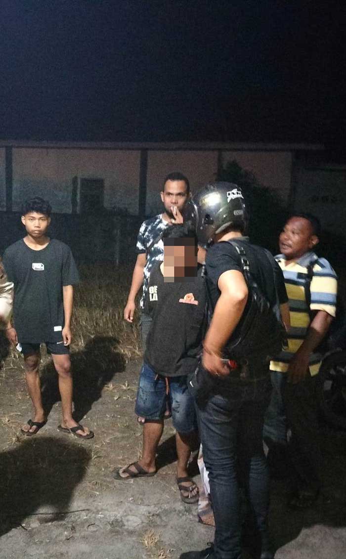 MALING APES: Seorang pria diamankan polisi karena membawa kabur ponsel dan uang milik majikan. ISTIMEWA/RADAR SAMPIT