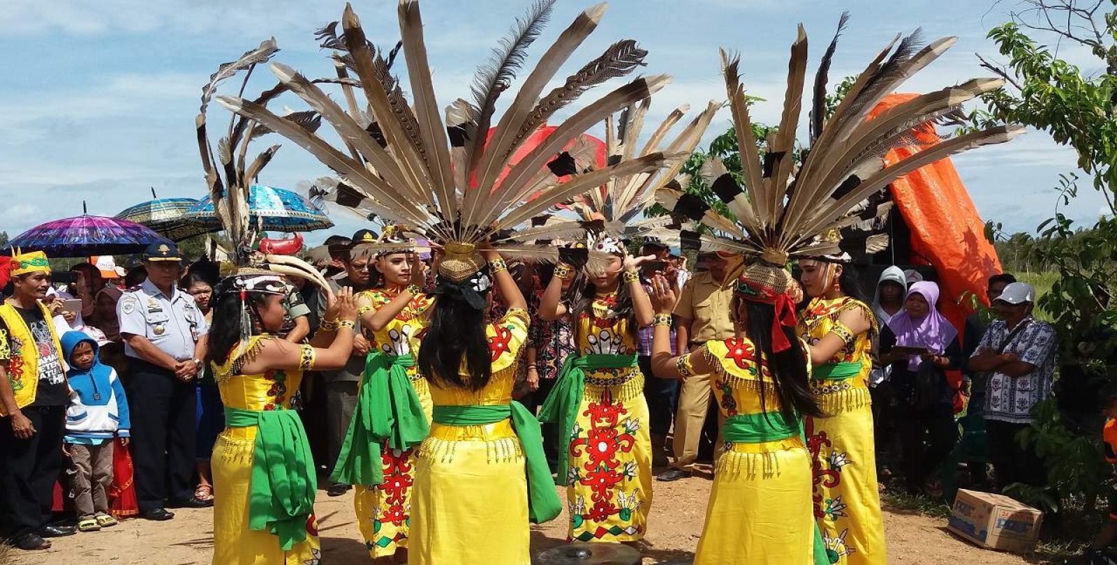 KESENIAN: Tarian khas Dayak dari Kabupaten Pulang Pisau, dalam salah satu kegiatan festival budaya beberapa waktu lalu.