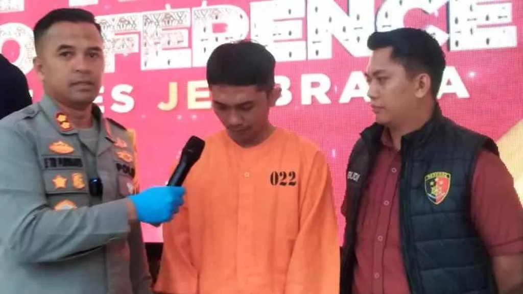 AKSI BEJAT SEJAK 2021 LALU : Tersangka IGKB (tengah,berbaju tahanan), tersangka asusila terhadap adik ipar. (m.basir/radar bali)