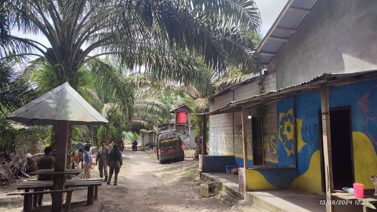 PROSTITUSI: Satpol PP Kobar gerebek lokasi prostitusi di Desa Dawak, Kecamatan Kotawaringin Lama, Kabupaten Kotawaringin Barat (Kobar) (Istimewa)
