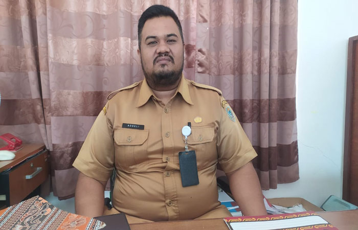 CPNS: Kabid Mutasi dan Promosi Informasi BKPSDM Seruyan, Addeli saat menyampaikan informasi terkait pendaftaran CPNS di ruang kerjanya. M. Rifani Dewantara/Radar Sampit