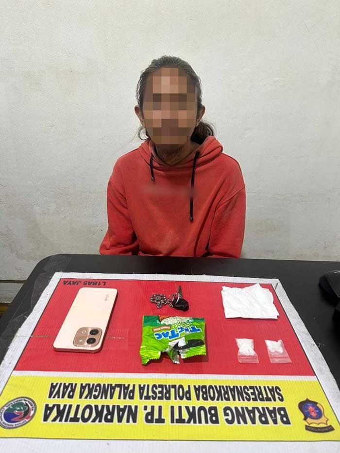 NARKOBA: Ferry Desnata bersama barang bukti diamankan di Mapolresta Palangka Raya. ISTIMEWA/RADAR PALANGKA