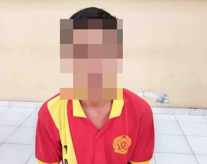 SIDANG: Sidik Erlangga, terdakwa kasus penggelapan uang berada di PN Nanga Bulik seusai sidang putusan. ISTIMEWA/RADAR SAMPIT