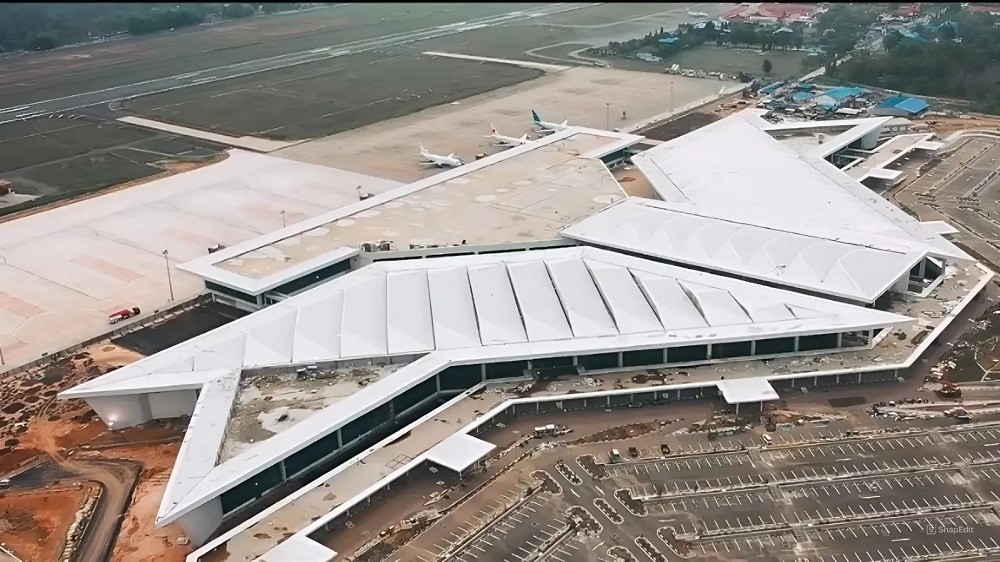 Bandara Syamsuddin Noor berlokasi di Banjarbaru yang akan menerapkan Eco Airport