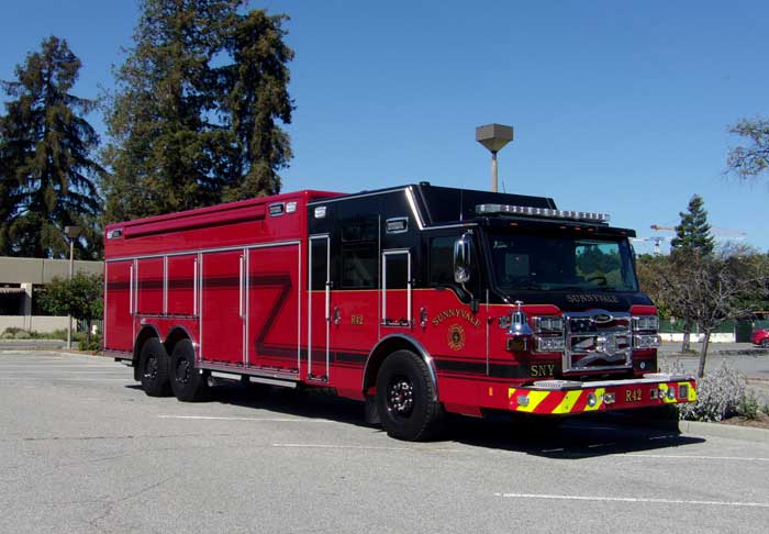 PRIORITAS: Mobil Damkar jadi prioritas utama dibanding ambulans.