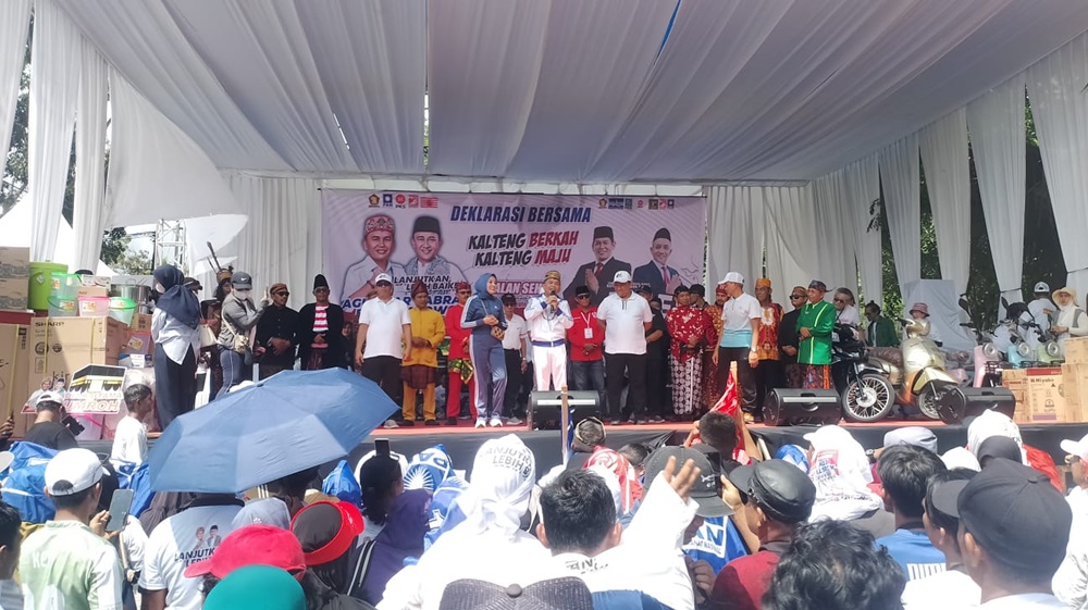 Di acara jalan sehat deklarasi pasangan Agustiar Sabran - Edy Pratowo ini disiapkan hadiah utama berupa paket umroh dan hadiah menarik lainnya