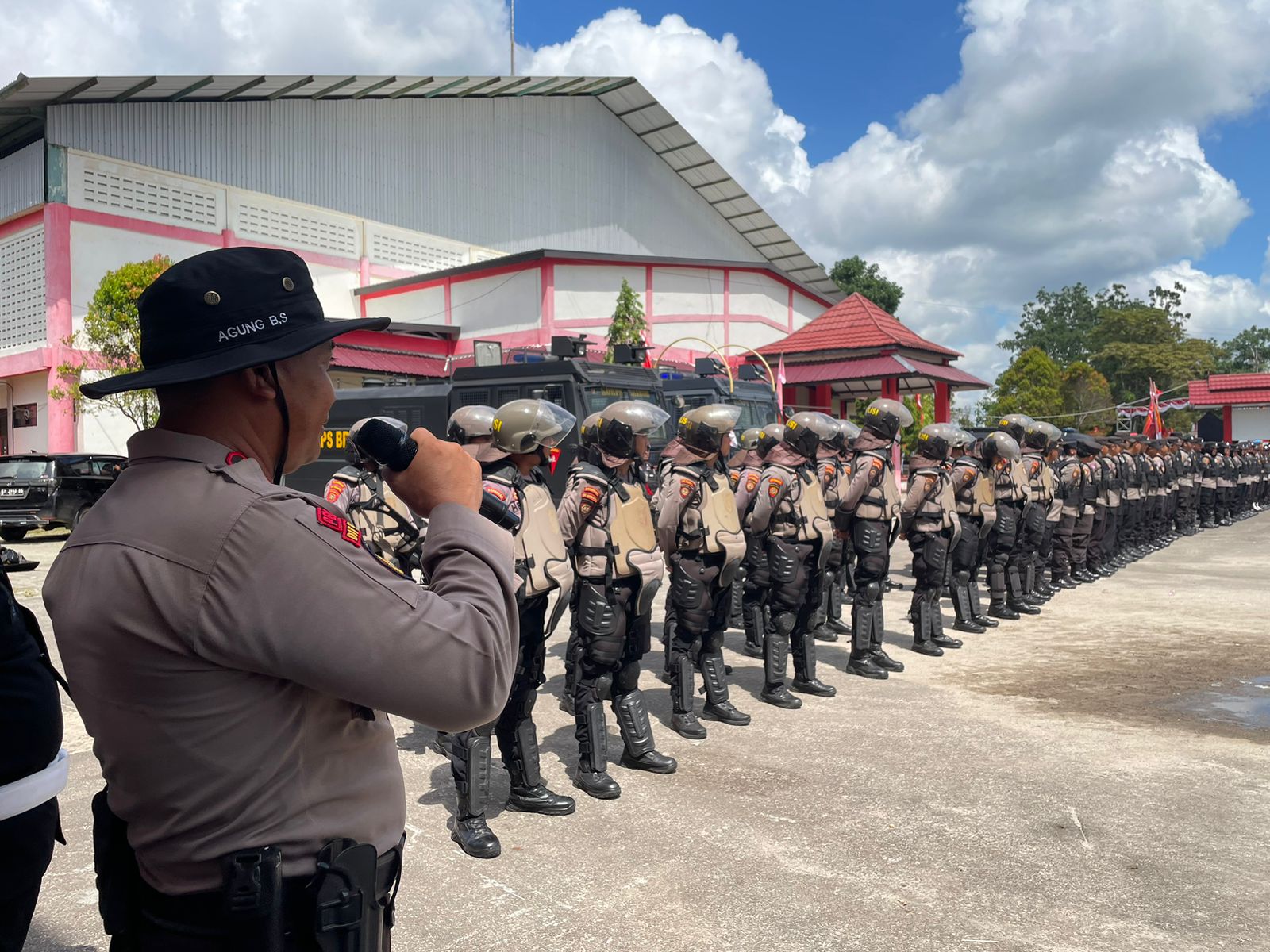 APEL: Puluhan personel Polres Kotim berpakaian lengkap yang siap menggelar patroli menjaga kamtibmas, belum lama ini.