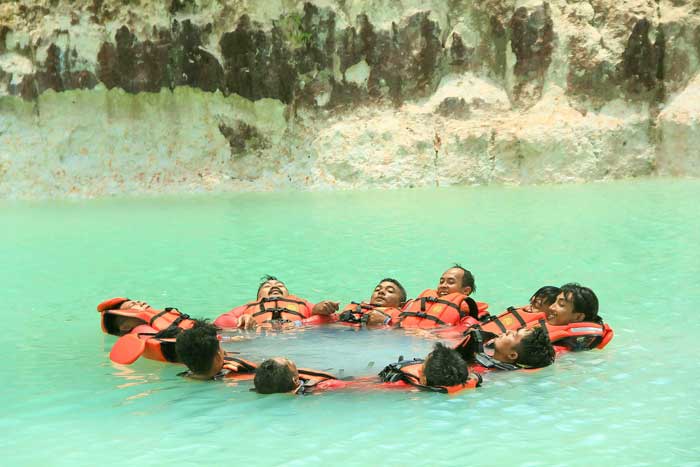 PELATIHAN: Praktik lapangan pemandu keselamatan tirta di Danau Biru, Desa Pasir Panjang, Sabtu (7/9/2024).&nbsp; (istimewa)