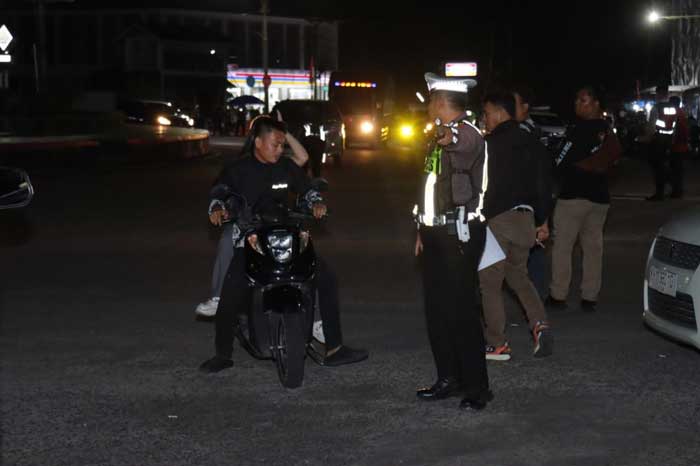 Sebanyak 23 kendaraan roda dua dikenakan tindakan tilang&nbsp; dalam operasi yang digelar di area Bundaran Pancasila, Pangkalan Bun, Kabupaten Kotawaringin Barat, Jumat (6/9/2024) pukul 22.00 WIB.