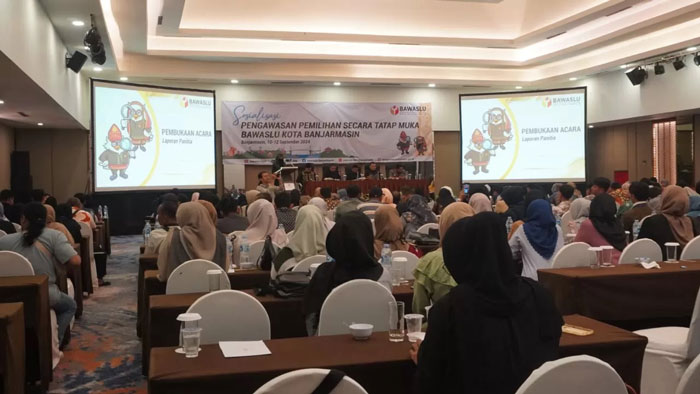 JELANG PEMILU: Bawaslu Banjarmasin menggelar sosialisasi terkait Indeks Kerawanan Pemilu di Banjarmasin, terutama terkait politik uang. (Foto: Riyad Dafhi Rizki/Radar Banjarmasin)