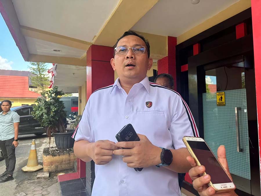 BERI KETERANGAN:Dirkrimum Polda Kalsel, Kombes Pol Erick Frendriz membenarkan pihaknya menerima laporan dugaan pengancaman, Selasa (10/9/2024).(Foto:Muhammad Oscar Fraby)