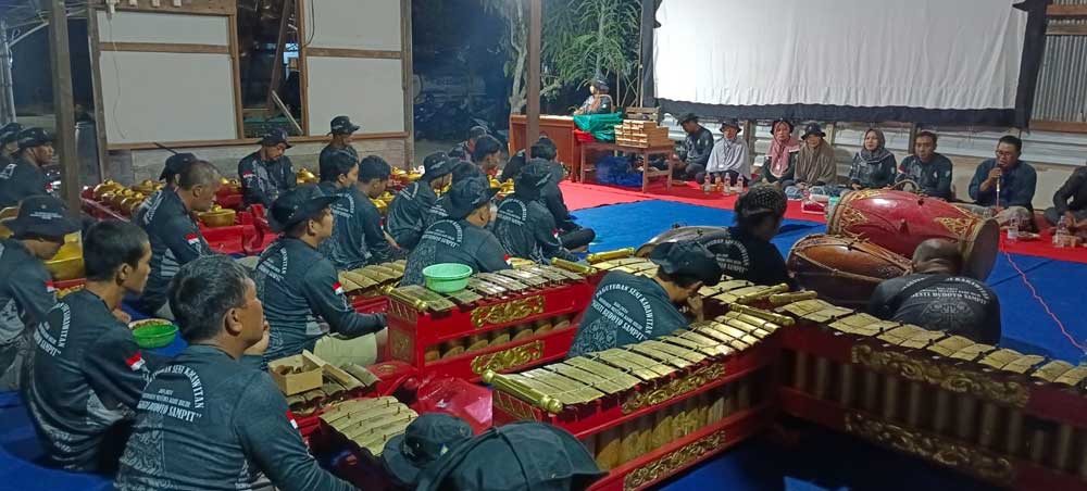 SENI DAN BUDAYA: Kegiatan Pelatihan Seni Budaya Karawitang yang diselenggarakan Kelurahan Mentawa Baru Hilir. (Istimewa)