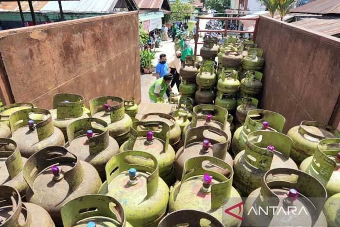 Dokumentasi operasi pasar gas elpiji bersubsidi di Palangka Raya. ANTARA/Rendhik Andika